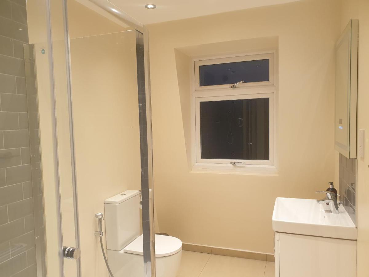 London Luxury 3 Bedroom 2 Bathrooms Flat 1 Min To Redbridge Station Free Parking & Wifi Wanstead Dış mekan fotoğraf