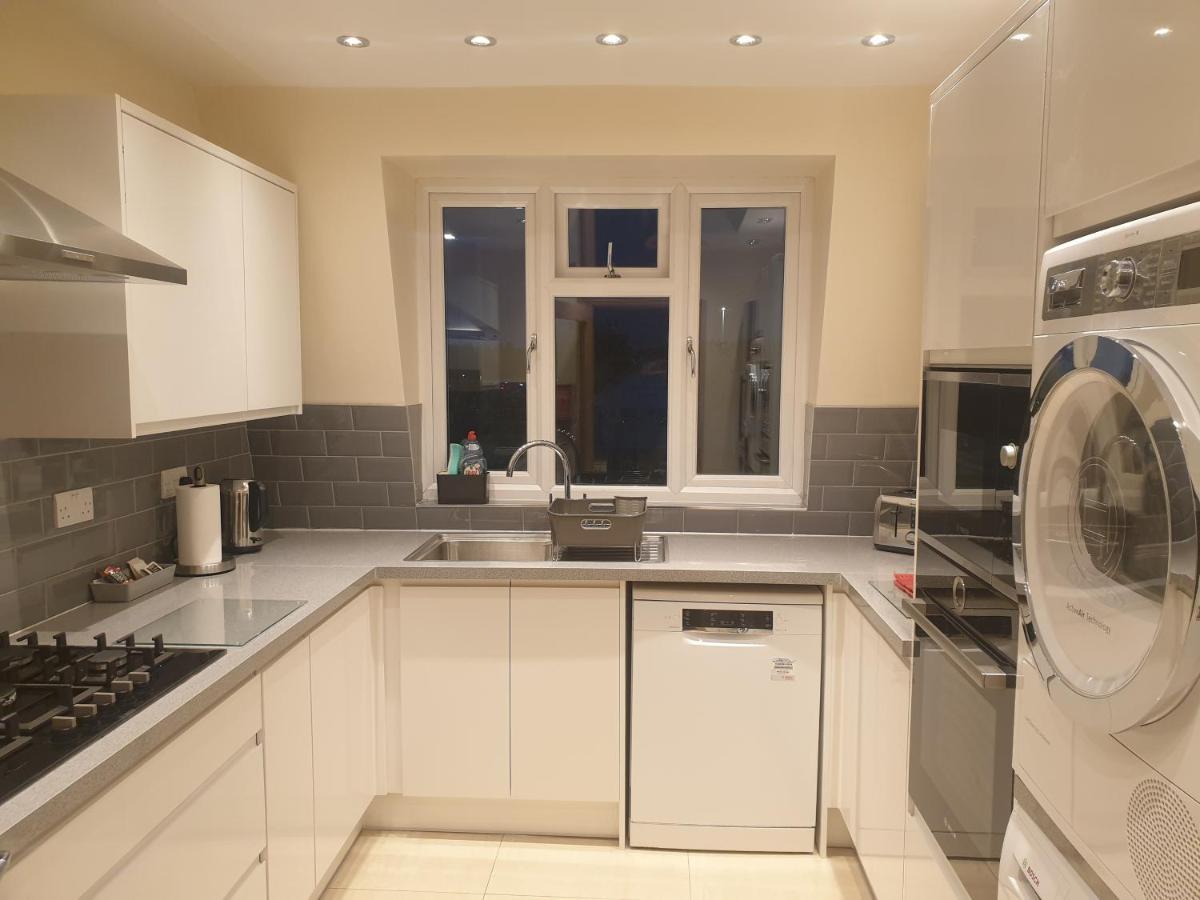 London Luxury 3 Bedroom 2 Bathrooms Flat 1 Min To Redbridge Station Free Parking & Wifi Wanstead Dış mekan fotoğraf