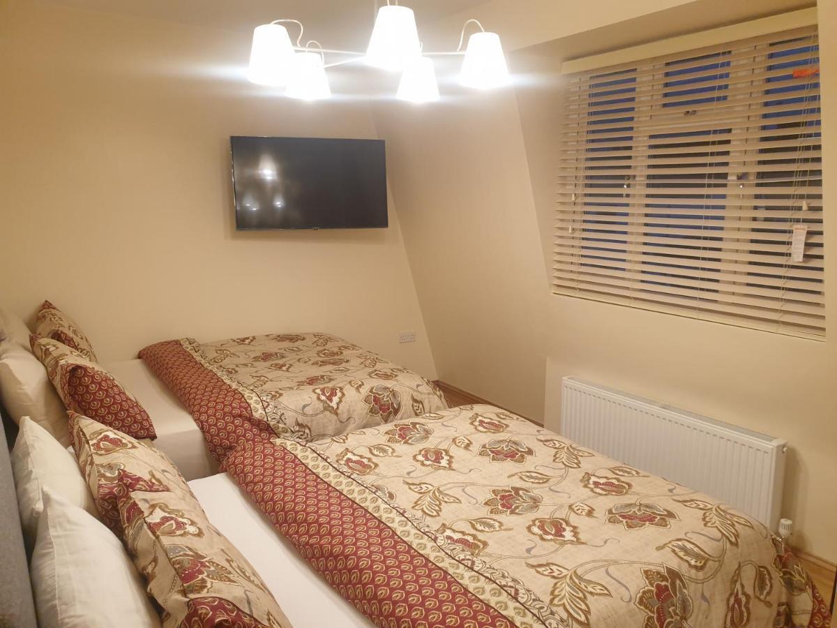London Luxury 3 Bedroom 2 Bathrooms Flat 1 Min To Redbridge Station Free Parking & Wifi Wanstead Dış mekan fotoğraf