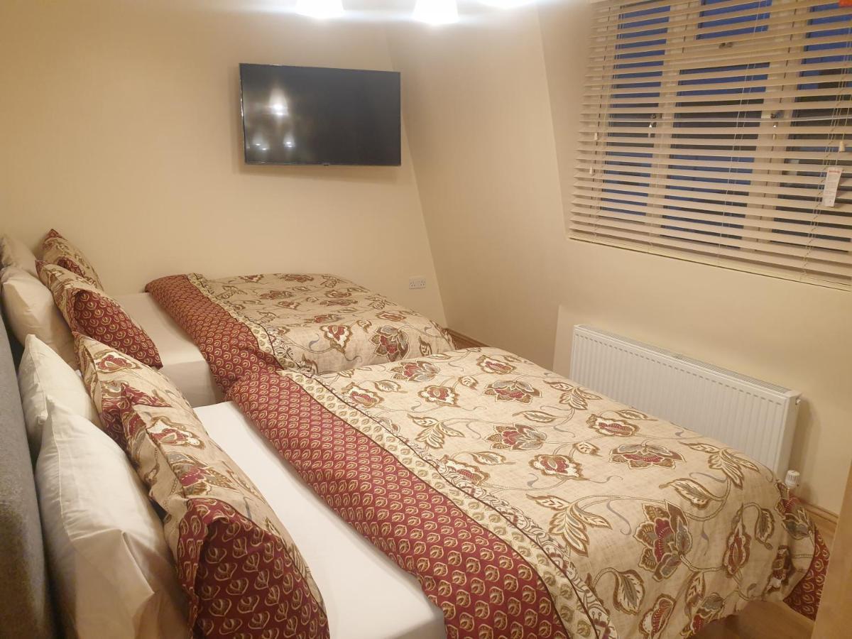 London Luxury 3 Bedroom 2 Bathrooms Flat 1 Min To Redbridge Station Free Parking & Wifi Wanstead Dış mekan fotoğraf