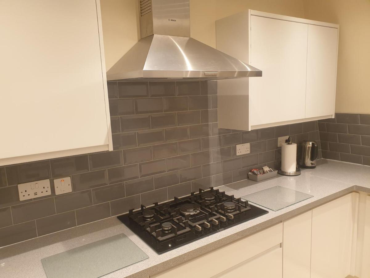 London Luxury 3 Bedroom 2 Bathrooms Flat 1 Min To Redbridge Station Free Parking & Wifi Wanstead Dış mekan fotoğraf