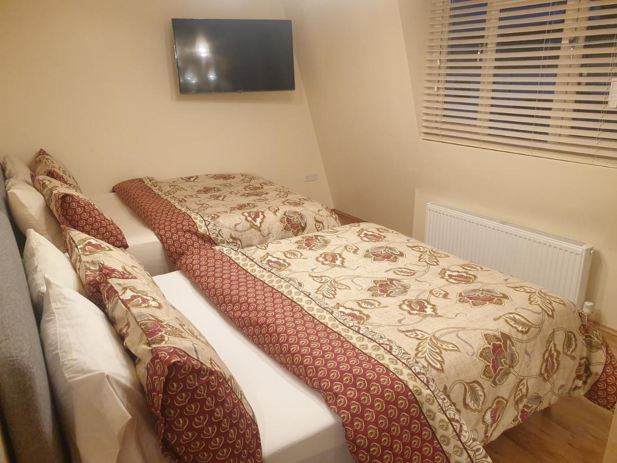 London Luxury 3 Bedroom 2 Bathrooms Flat 1 Min To Redbridge Station Free Parking & Wifi Wanstead Dış mekan fotoğraf
