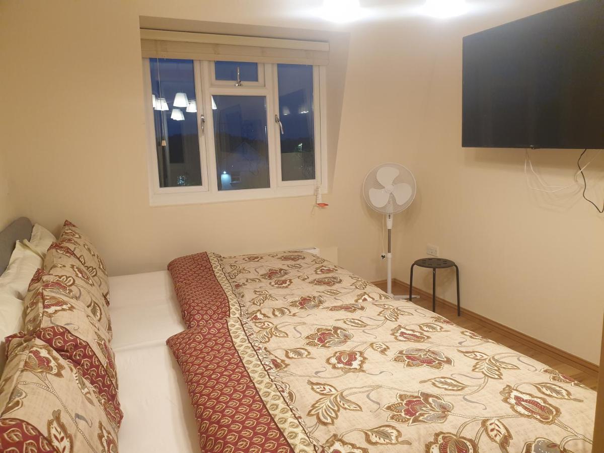 London Luxury 3 Bedroom 2 Bathrooms Flat 1 Min To Redbridge Station Free Parking & Wifi Wanstead Dış mekan fotoğraf